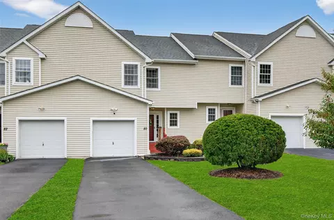 80 Pewter Cir, Chester, NY 10918