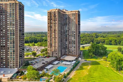 269-10 Grand Central Pkwy #30W, New York, NY 11005