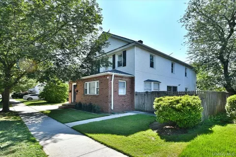 119 Sheridan Ave, North Hempstead, NY 11596