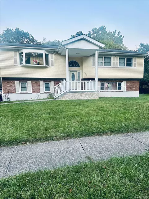 123 Rockland Ln, Ramapo, NY 10977
