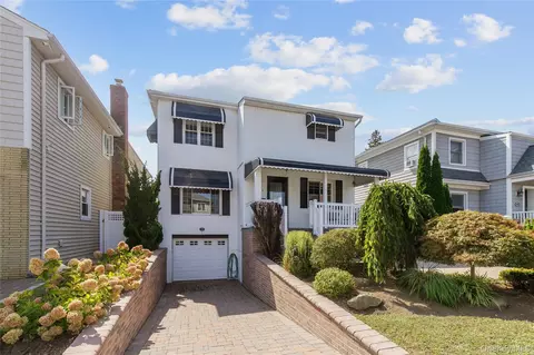 548 E State St, Long Beach, NY 11561