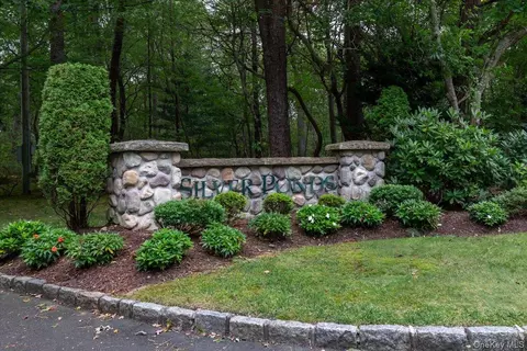 193 Gothic Cir, Manorville, NY 11949