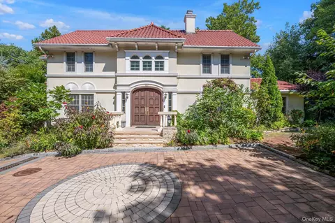 87 Arleigh Rd, North Hempstead, NY 11021