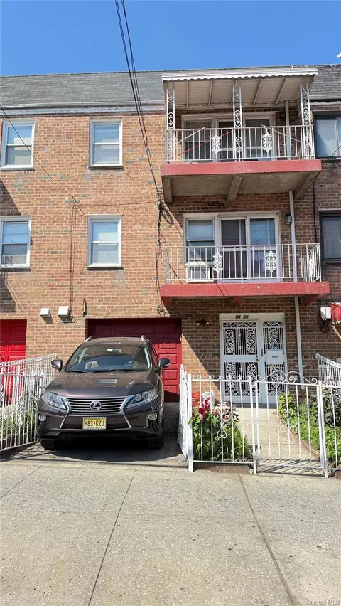 9461 43rd Ave, Elmhurst, NY 11373