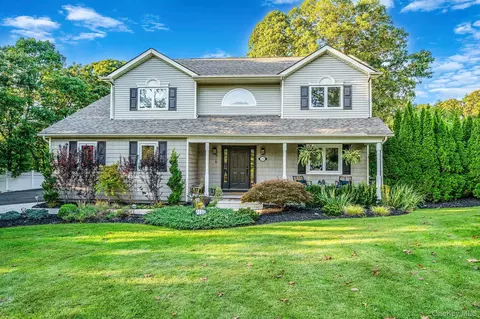 337 Peconic Ave, Medford, NY 11763