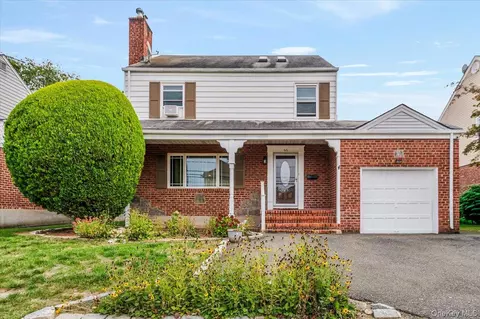 66 Dubois Ave, Valley Stream, NY 11581