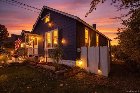 19 Lewis St, Mount Hope, NY 10963