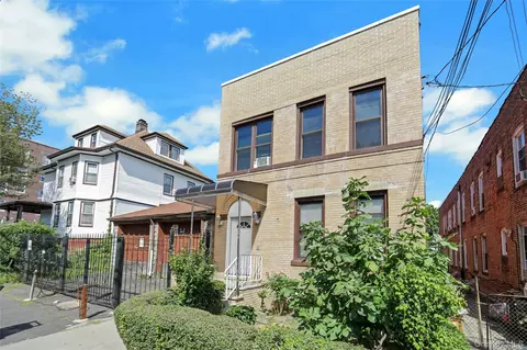 807 E 242nd St, New York, NY 10470