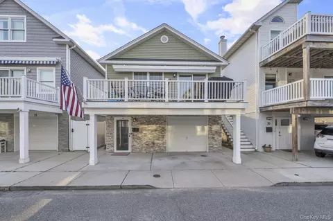 77 New Hampshire St, Long Beach, NY 11561