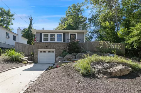 68 Forest Rd, Kings Park, NY 11754