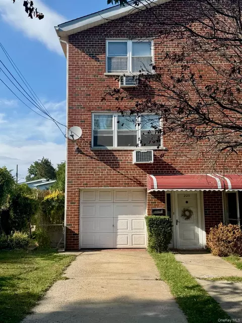 223 Ditmars St, New York, NY 10464