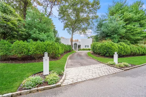9 Peacock Path, East Quogue, NY 11942