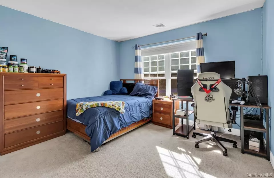 Bedroom - 59 Luthien Forest Rd, New Windsor, NY 12553 photo 9 of 11