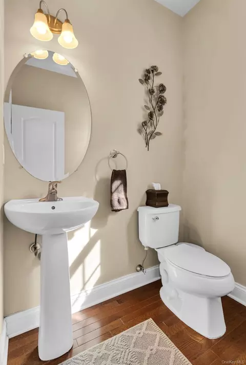 Bath - 59 Luthien Forest Rd, New Windsor, NY 12553 photo 1 of 4