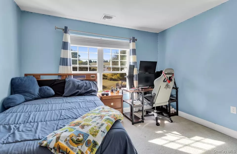 Bedroom - 59 Luthien Forest Rd, New Windsor, NY 12553 photo 8 of 11