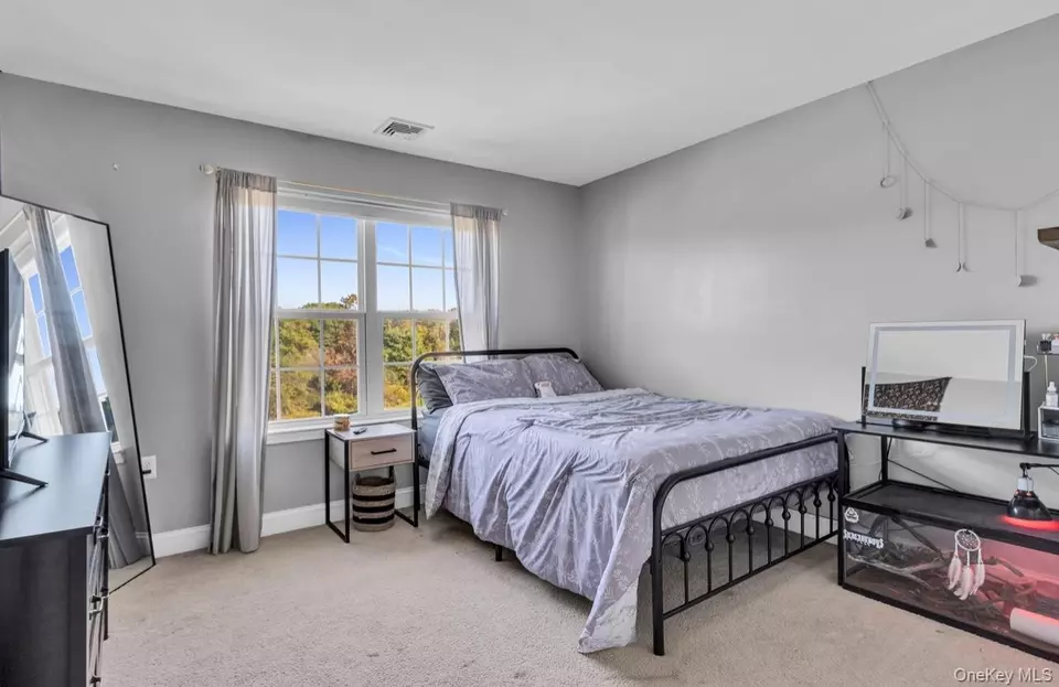 Bedroom - 59 Luthien Forest Rd, New Windsor, NY 12553 photo 10 of 11