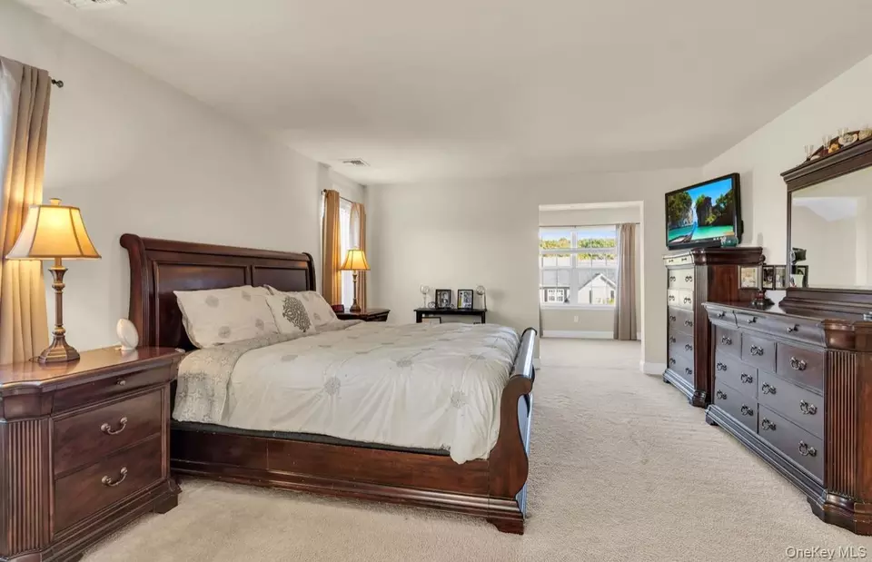 Bedroom - 59 Luthien Forest Rd, New Windsor, NY 12553 photo 5 of 11