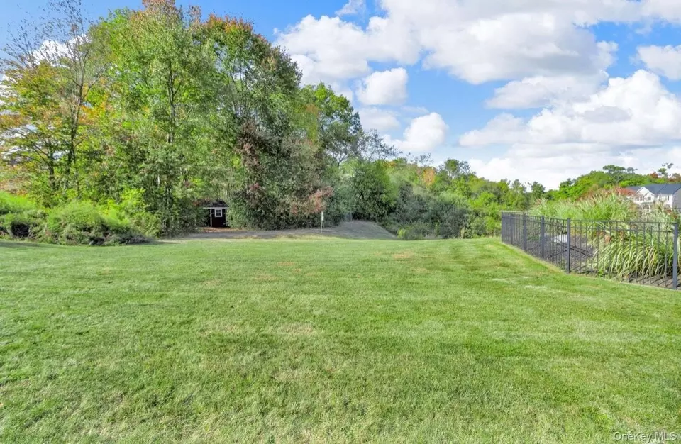 Exterior - 59 Luthien Forest Rd, New Windsor, NY 12553 photo 5 of 8