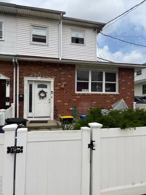 22167 Braddock Ave, New York, NY 11427