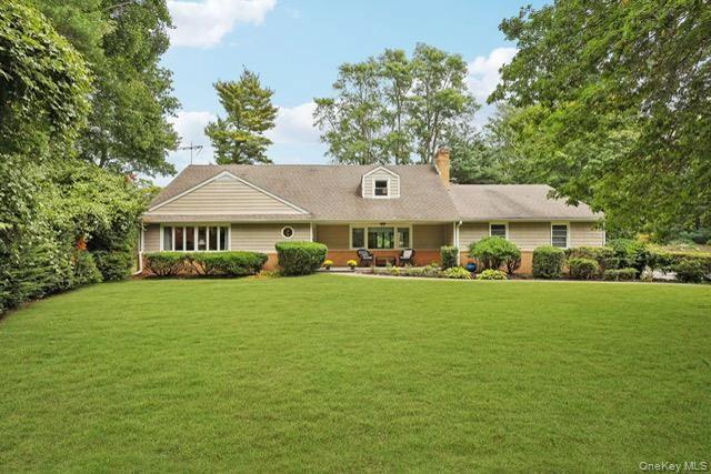 4 Club Ct, Huntington, NY 11743