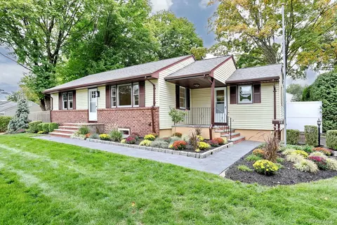 33 Arlene Ct, Clarkstown, NY 10956