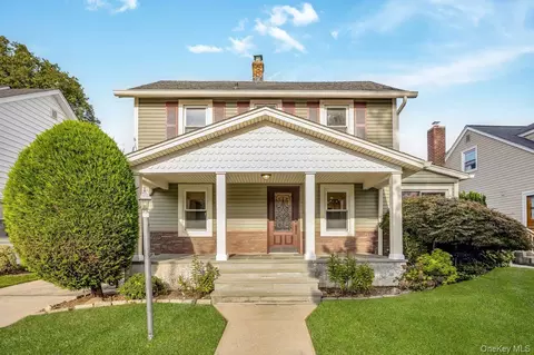 134 Marcellus Rd, North Hempstead, NY 11501
