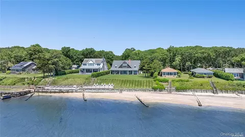 2100 Park Ave, Mattituck, NY 11952