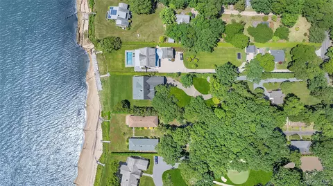 2100 Park Ave, Mattituck, NY 11952