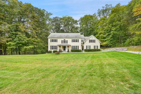 19 Ledgewood Ln, Lewisboro, NY 10590
