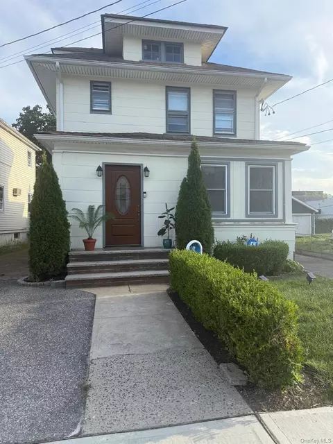 22 Devine St, Lynbrook, NY 11563