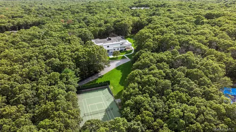 198 Two Holes Of Water Rd, East Hampton, NY 11937