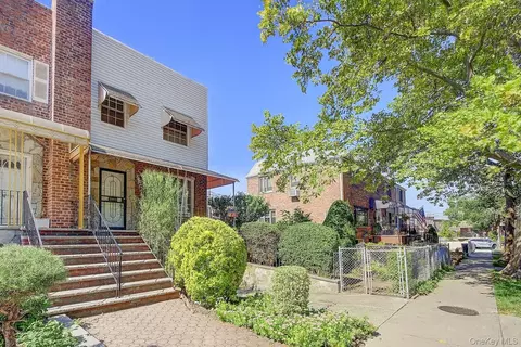 67-29 61st Dr, New York, NY 11379