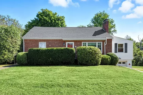 13 Pleasant Ln, Wappinger, NY 12590