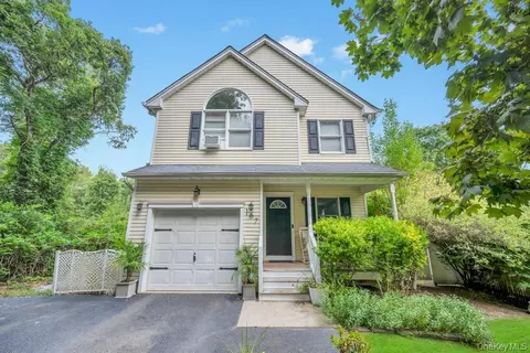 167 Radio Ave, Miller Place, NY 11764