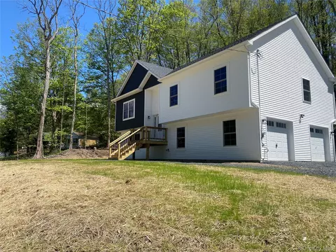 40 Neversink Dr, Deerpark, NY 12771