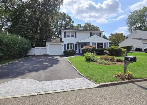 8 Corvette Rd, Selden, NY 11784