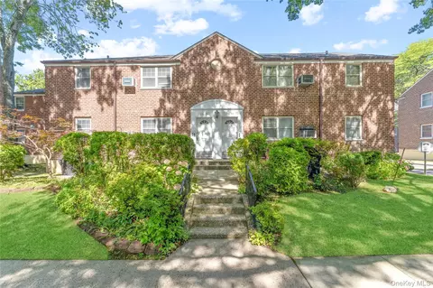 251-75 61st Ave # 2-701, Little Neck, NY 11362