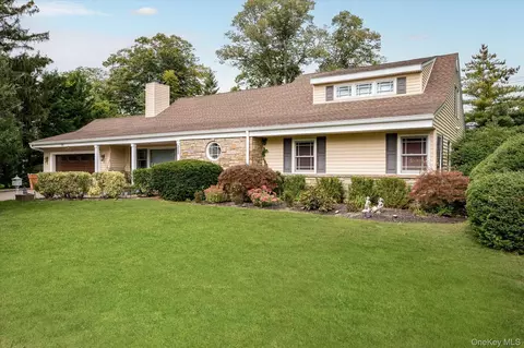 1361 Boxwood Dr E, Hewlett, NY 11557