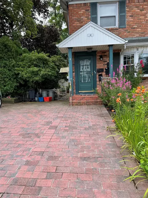 4 Third Ave, North Hempstead, NY 11050