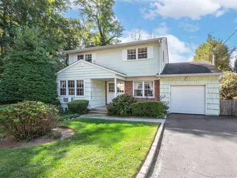 7 Locust St, Glen Head, NY 11545