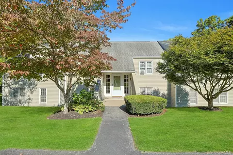 204 Holly Stream Ct, Southeast, NY 10509