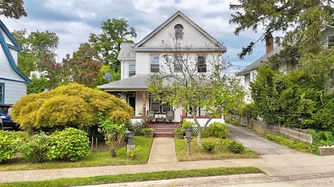 32 Herbert Ave, North Hempstead, NY 11050