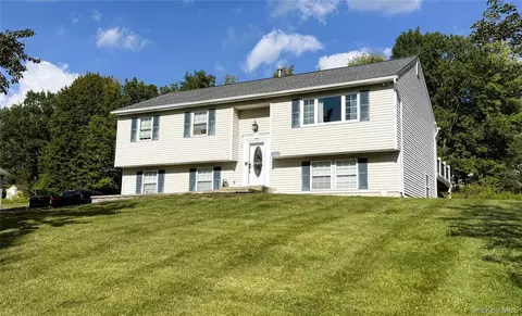 12 Yale Dr, Highland Mills, NY 10930