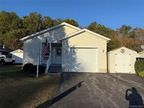 223 Brittany Ter #223, Rock Tavern, NY 12575