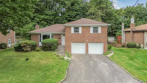 33 Eisenhower Dr, Yonkers, NY 10710