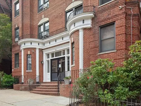 96-11 65 Rd #402, New York, NY 11374