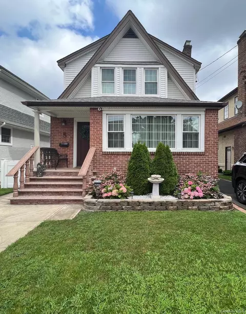5 Lawrence Ave, Lynbrook, NY 11563