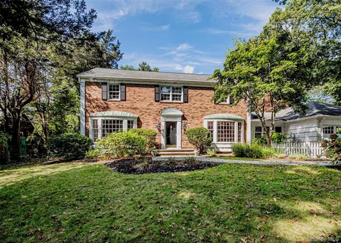 17 John Daves Ln, Huntington, NY 11743