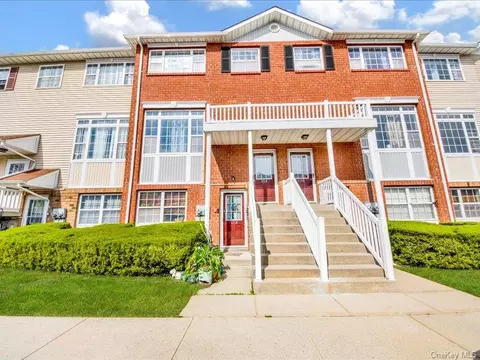 114 Beacon Ln #74, New York, NY 10473