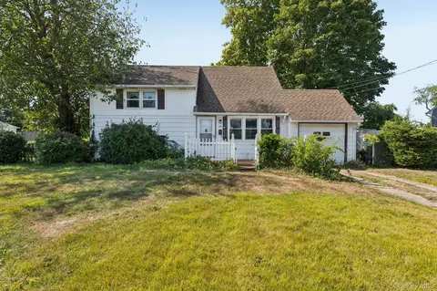 82 Stellenwerf Ave, Islip Terrace, NY 11752